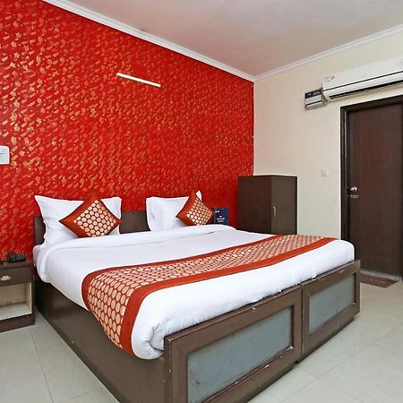 Aero Look Hotel New Delhi Exterior photo