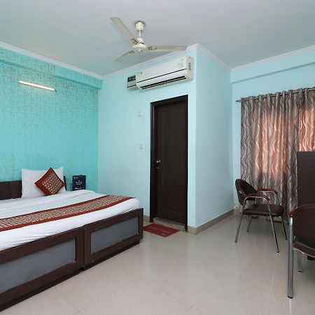Aero Look Hotel New Delhi Exterior photo