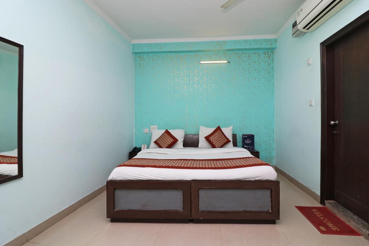 Aero Look Hotel New Delhi Exterior photo