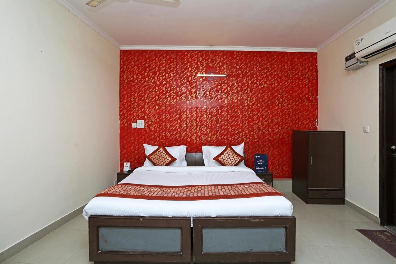Aero Look Hotel New Delhi Exterior photo