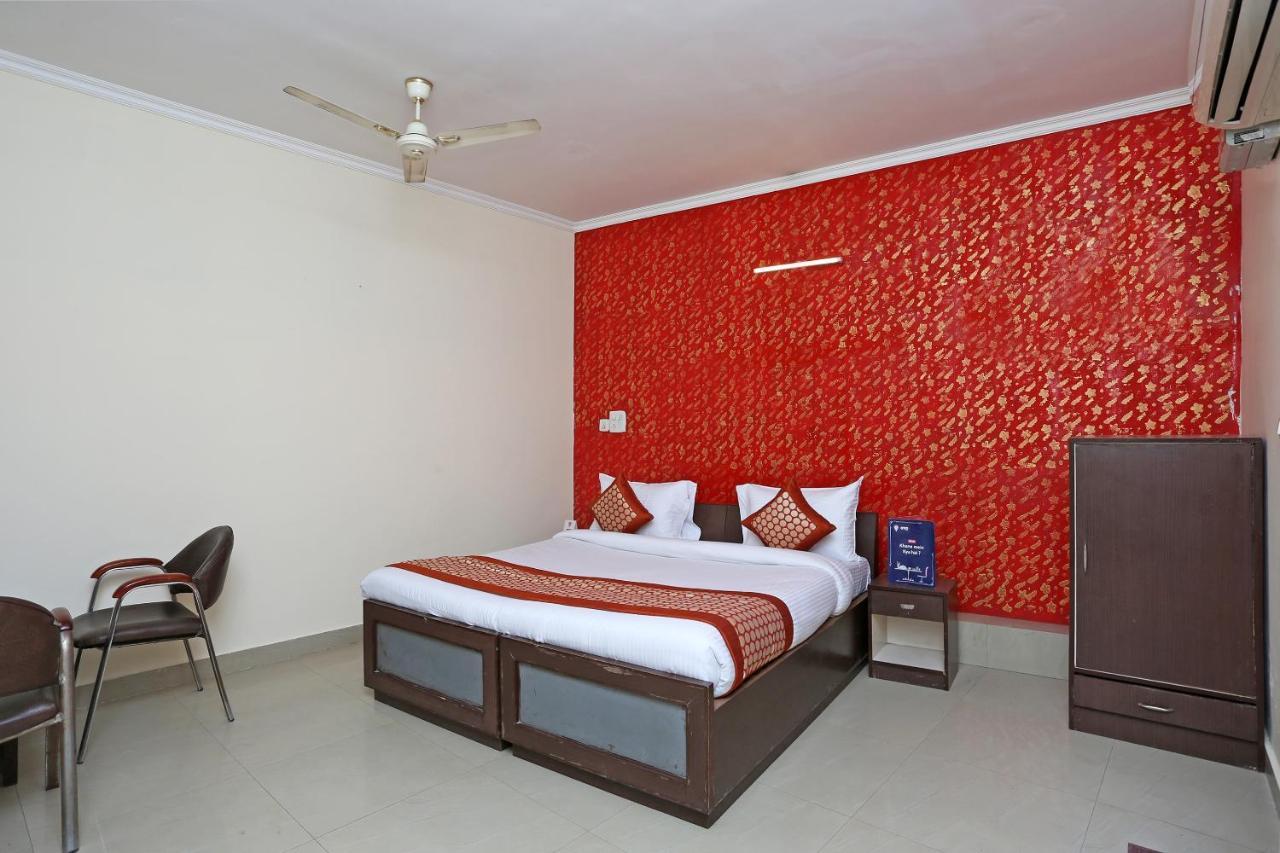 Aero Look Hotel New Delhi Exterior photo