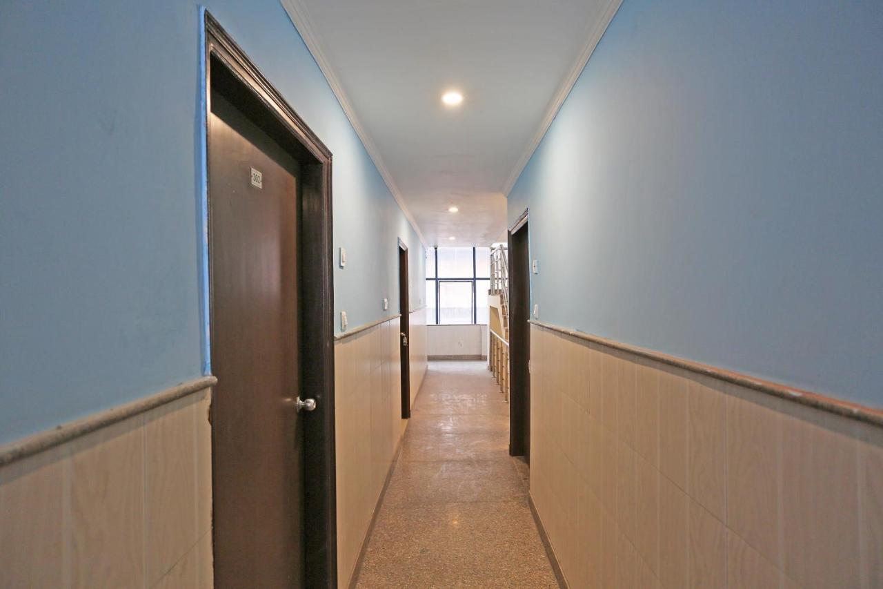 Aero Look Hotel New Delhi Exterior photo