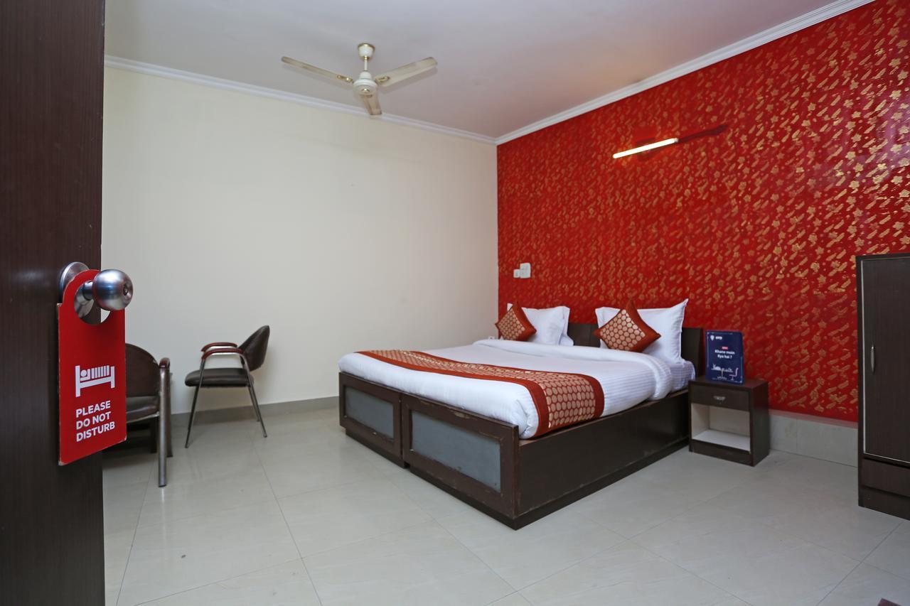 Aero Look Hotel New Delhi Exterior photo