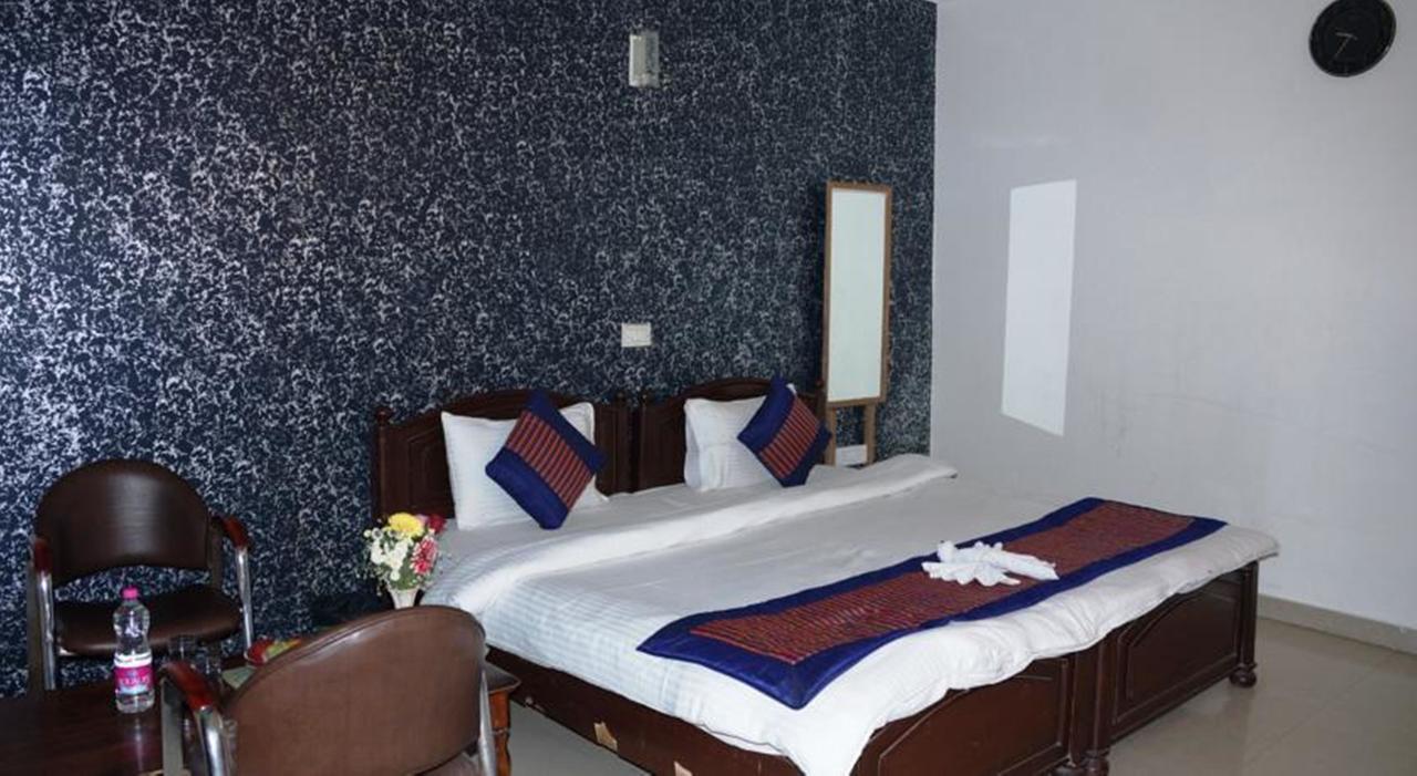 Aero Look Hotel New Delhi Exterior photo