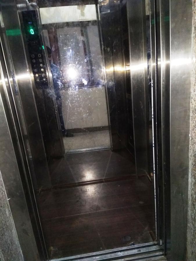 Aero Look Hotel New Delhi Exterior photo