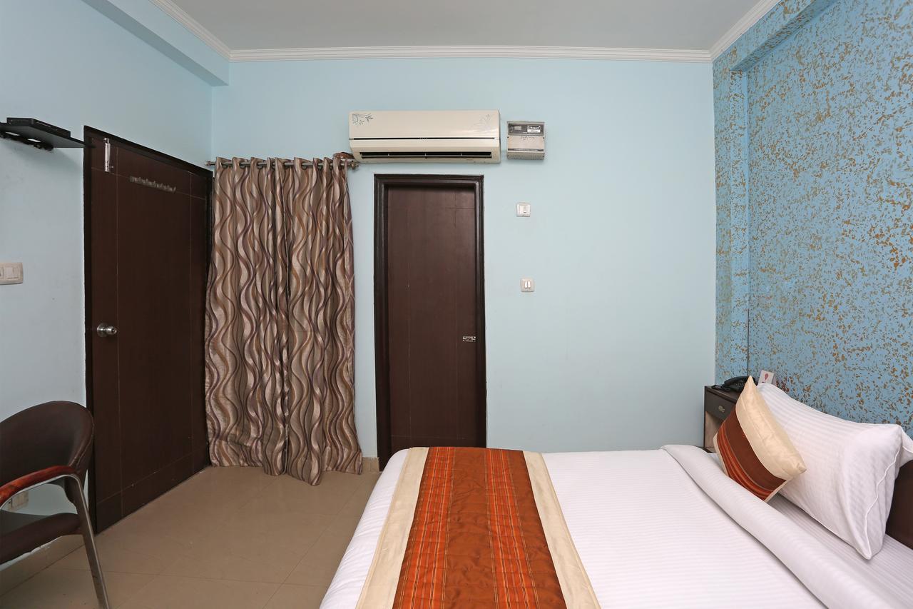 Aero Look Hotel New Delhi Exterior photo