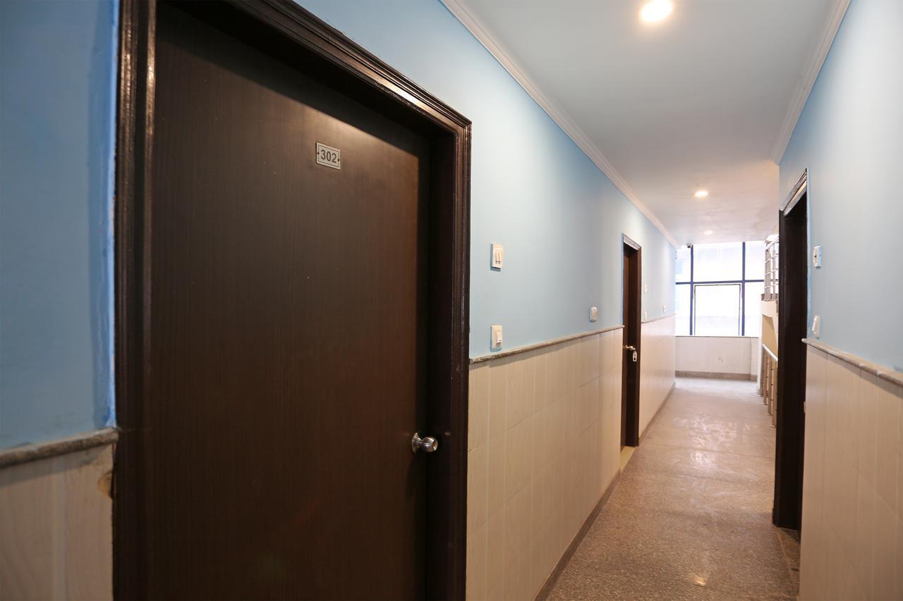 Aero Look Hotel New Delhi Exterior photo