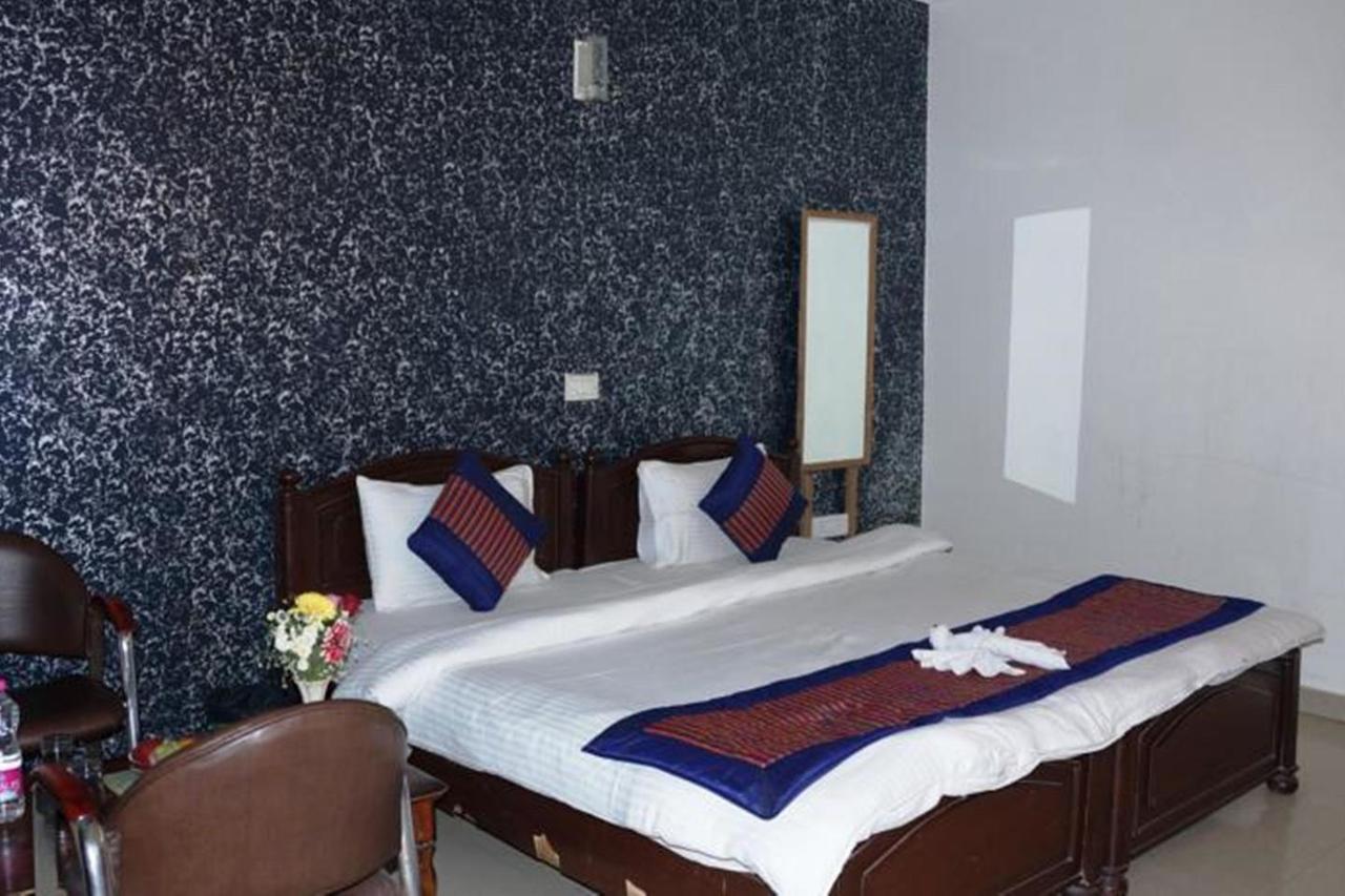 Aero Look Hotel New Delhi Exterior photo