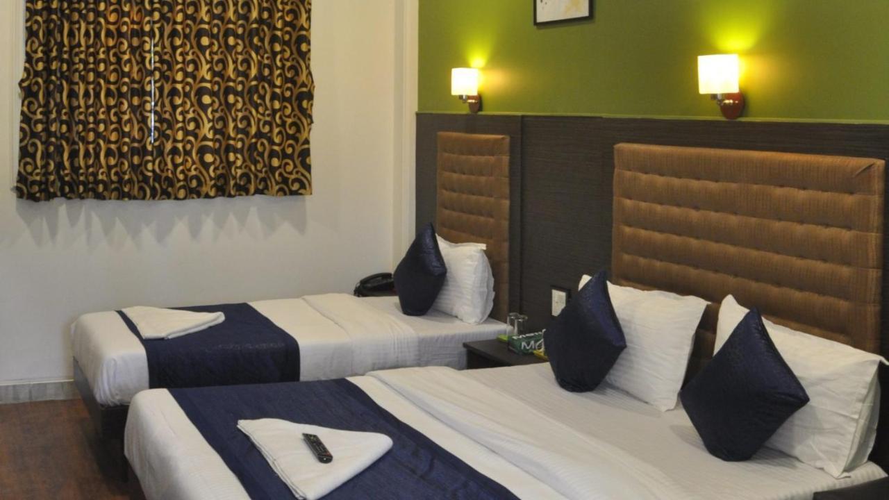 Aero Look Hotel New Delhi Exterior photo