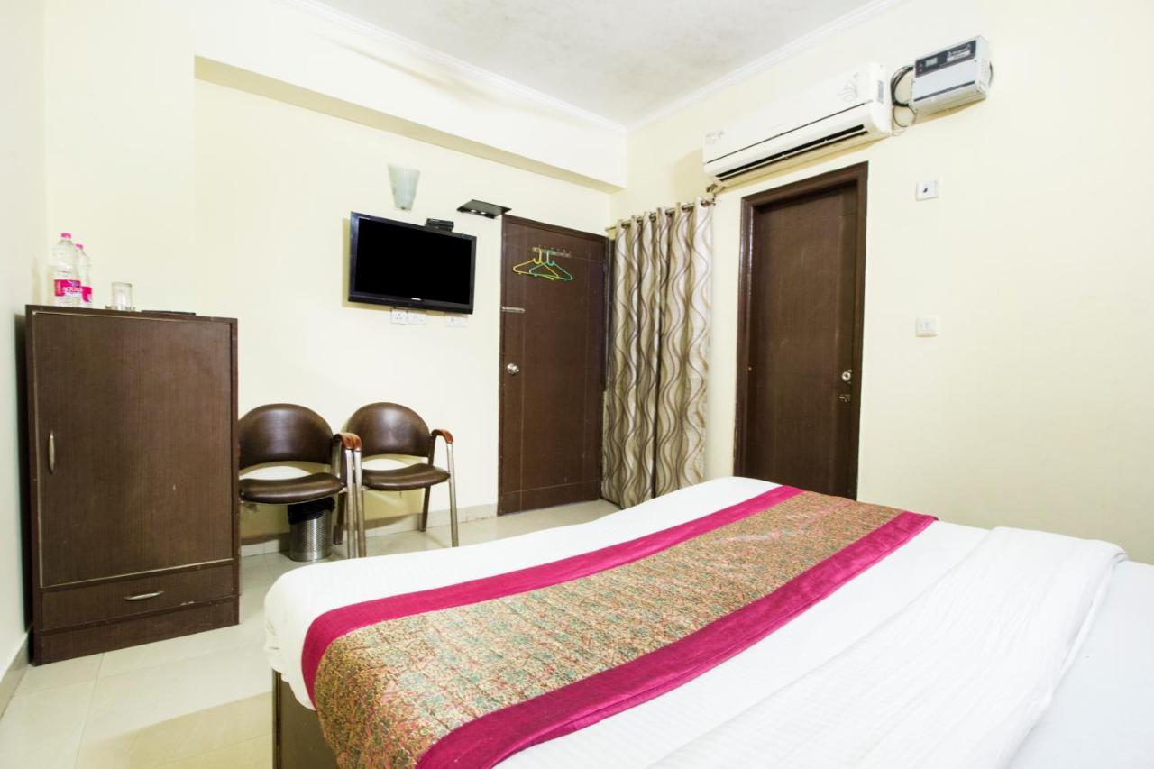 Aero Look Hotel New Delhi Exterior photo